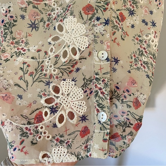 Revolve brand Tularosa Eliza Floral eyelet button blouse size XS preowned - Picture 3 of 6